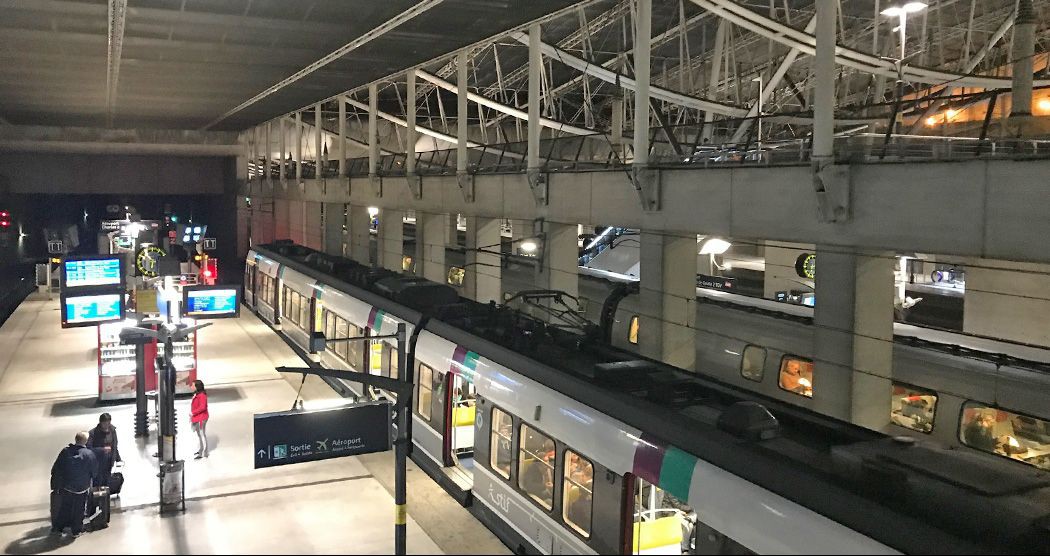 Certa noite em Paris II: no trem RER