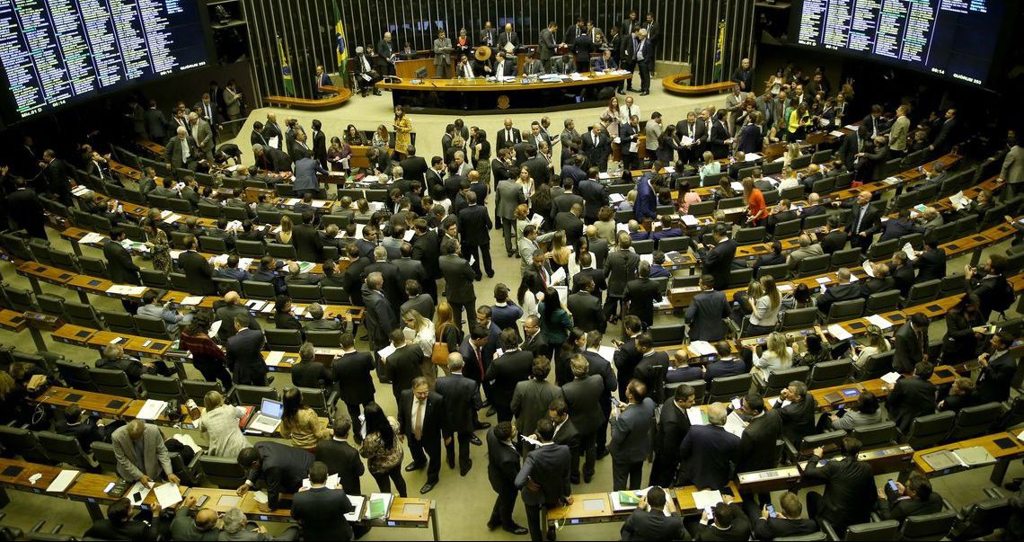 Câmara aprova PEC do Orçamento Impositivo