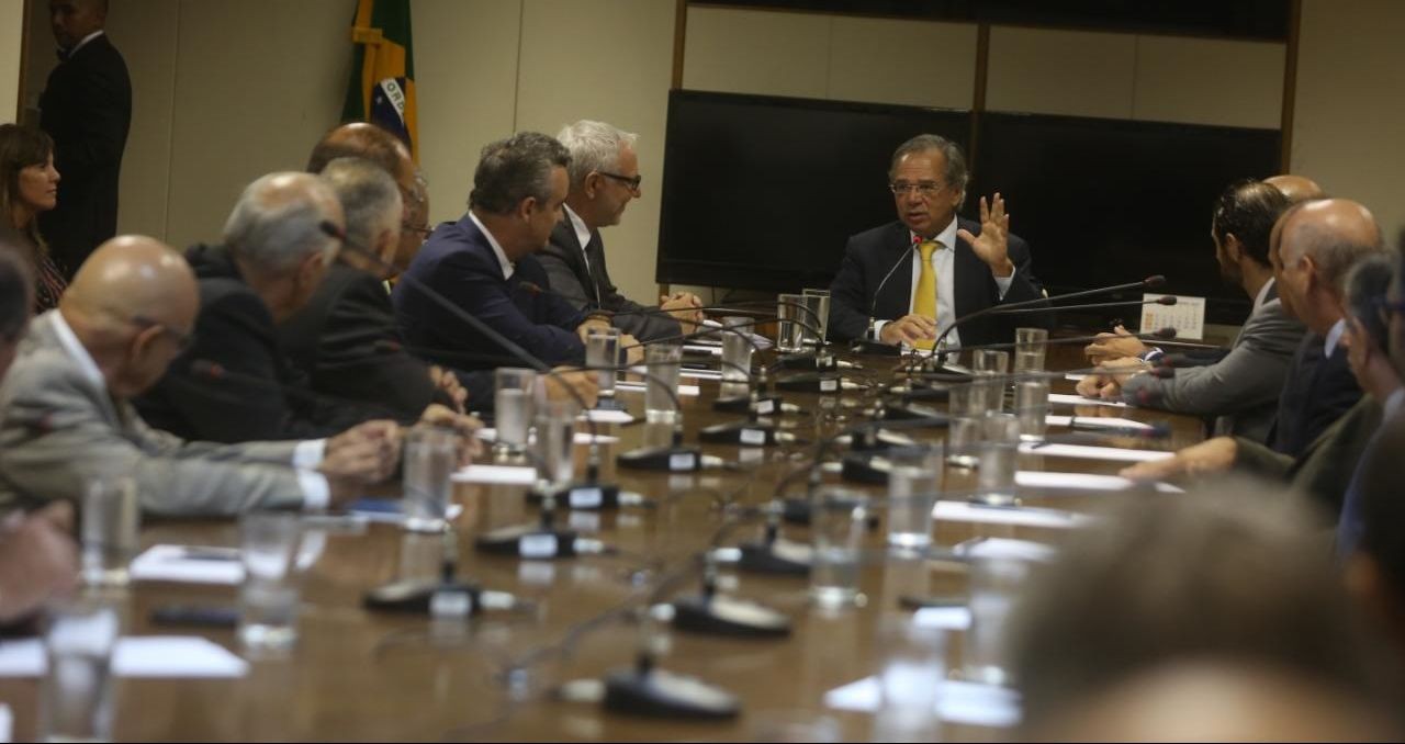 Guedes mostra prioridades econômicas para indústria do PR