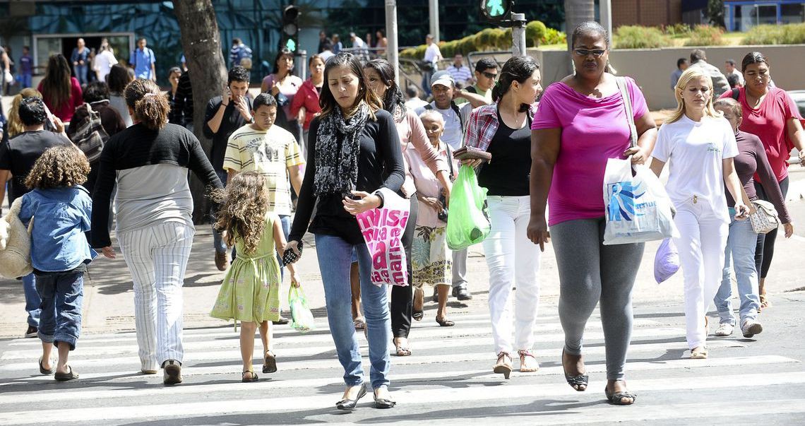 Taxa de desemprego fecha 2019 em 11,9%