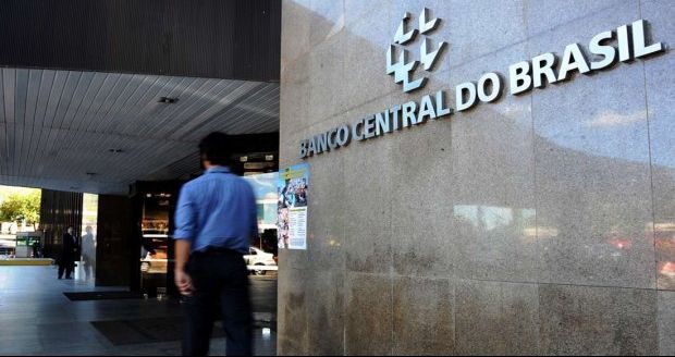 BC leiloou US$ 12,2 bi das reservas para segurar dólar