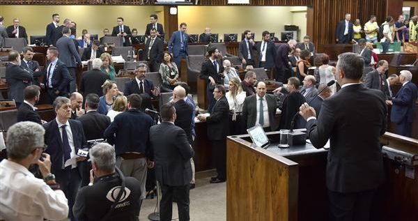 Deputados do RS aprovam PEC que altera previdência