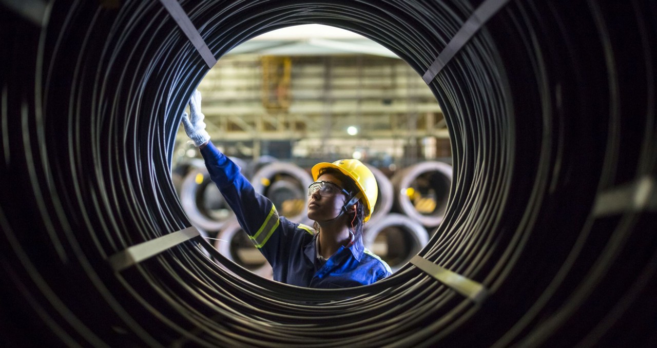 Produção industrial cai 0,2% de abril para maio