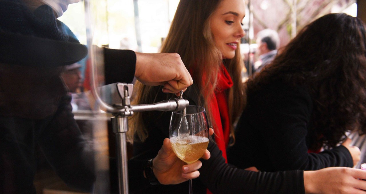 A cidade do Sul onde vinho jorra da torneira